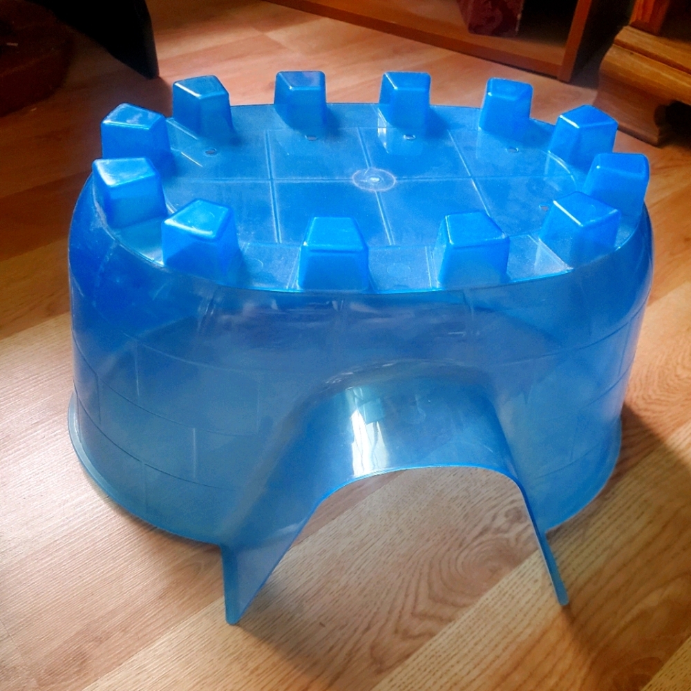 Large igloo for animal hideout